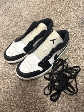 Nike Air Jordan 1 Low - Black & White women Sneakers